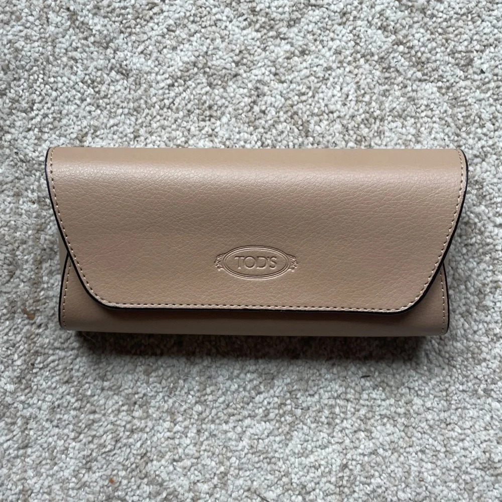 TOD’S NWOT SUNGLASSES - Picture 2 of 7